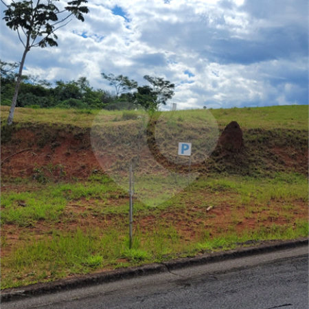 Casa à venda no condomínio Parque Residencial Jequitibá, Jacareí - SP