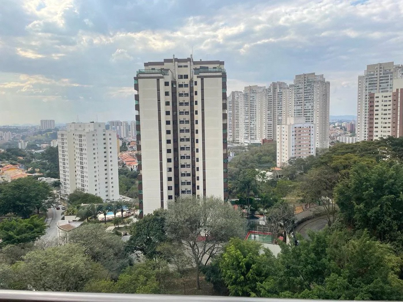 Apartamento à venda com 4 suítes em Vila Suzana, São Paulo, SP
