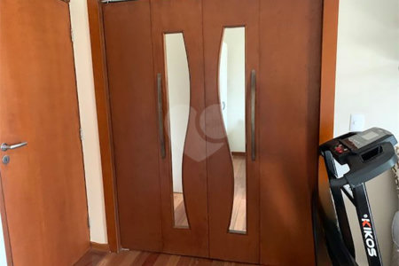 Sobrado à venda com 3 quartos em Vila Paulicéia, São Paulo, SP