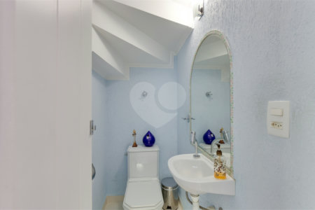 Casa à venda com 3 quartos, sendo 1 suíte, em Santo Amaro, São Paulo, SP