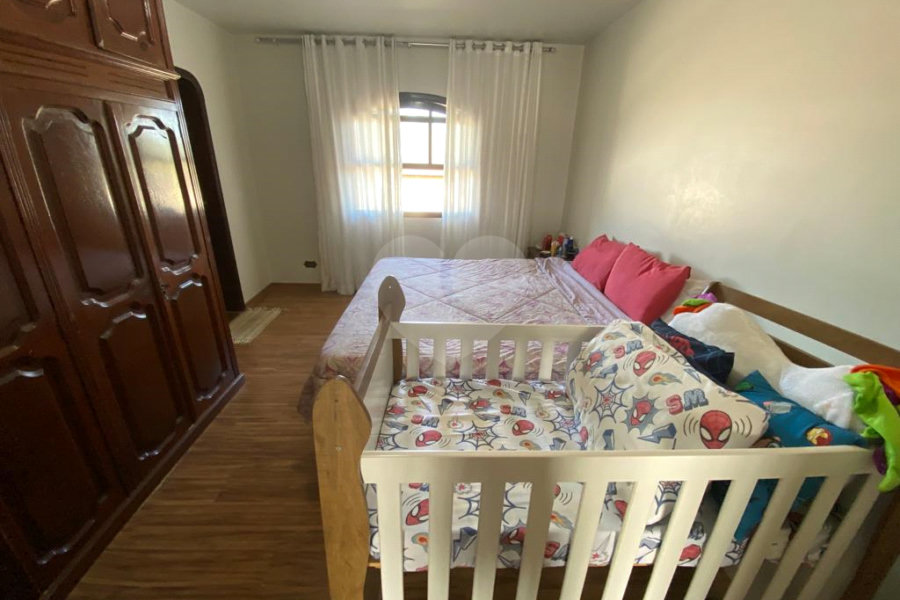 Casa à venda com 5 quartos, sendo 4 suítes, no condomínio Vilarejo Estoril, Mairiporã - SP