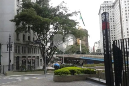 Studio / Kitnet No Centro em Frente ao Metrô