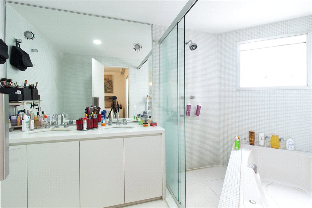 Apartamento a venda no Campo Belo, 192 M², 3 suites, 3 vagas, lazer e próximo ao metrô