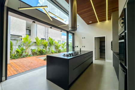 Casa à venda com 3 suítes no condomínio Villa dos Pinheiros, Indaiatuba - SP