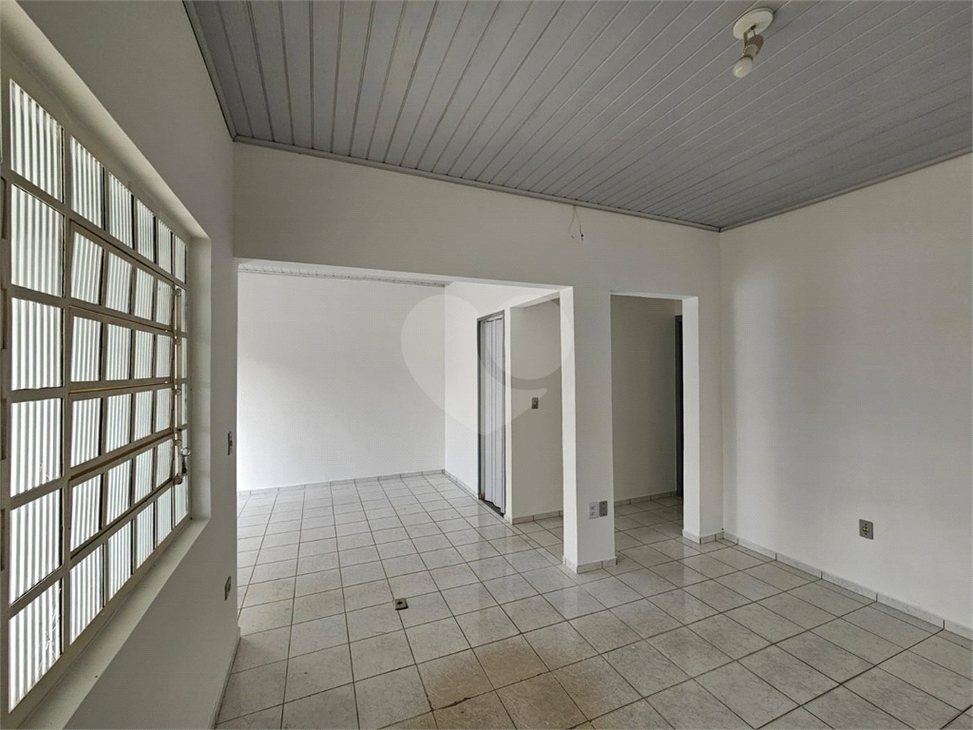 Casa à venda com 2 quartos, sendo 1 suíte, no Centro, Atibaia, SP