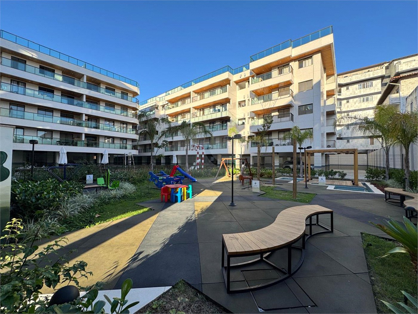 Apartamento à venda com 3 quartos, sendo 1 suíte, em Vila Nova, Cabo Frio, RJ