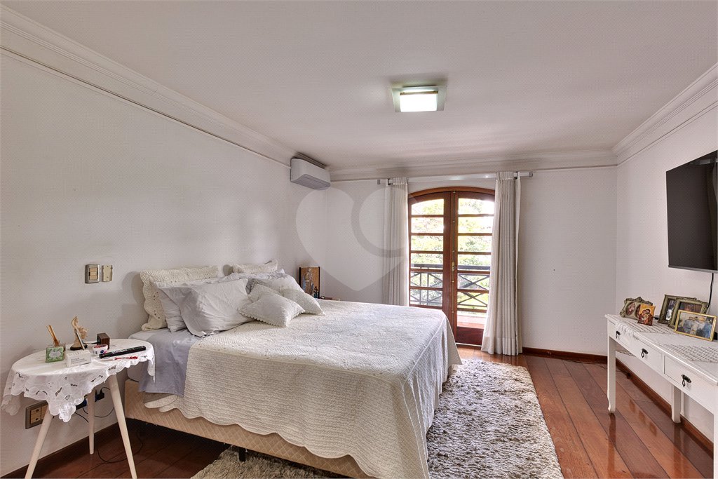 Casa à venda com 5 quartos, sendo 4 suítes, em Alto da Boa Vista, São Paulo, SP