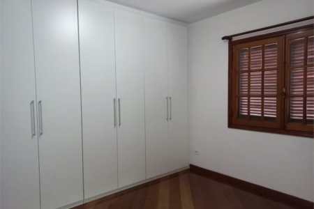 Sobrado à venda com 4 quartos, sendo 3 suítes,  em Cidade São Francisco, São Paulo, SP