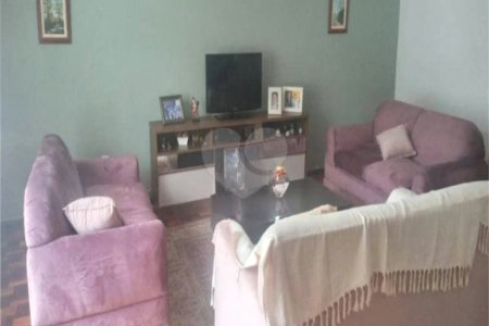 Sobrado à Venda com 150m², 3 Dormitórios, Suíte e Quintal