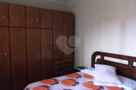 Sobrado à venda com 3 quartos em Cidade Mãe do Céu, São Paulo, SP