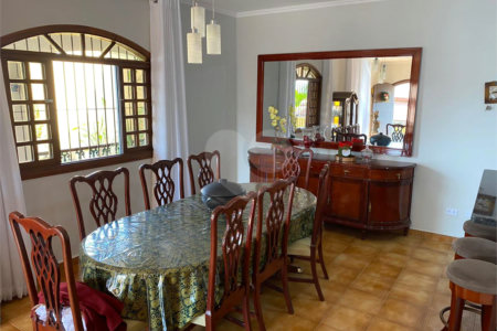 Casa à venda com 3 quartos, sendo 1 suíte, no Centro, Bom Jesus dos Perdões, SP
