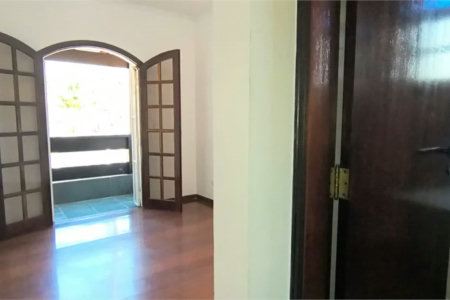Sobrado à venda com 3 quartos, sendo 2 suítes, em Jardim Ivana, São Paulo, SP
