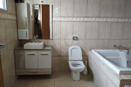 Casa à venda com 4 quartos, sendo 1 suíte, no condomínio Portobello, Sorocaba - SP
