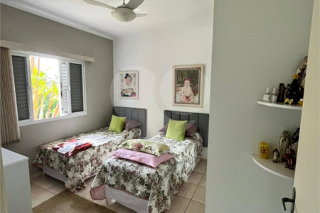 Casa à venda com 3 quartos, sendo 1 suíte,  no condomínio Portal do Sabiá, Araçoiaba da Serra - SP