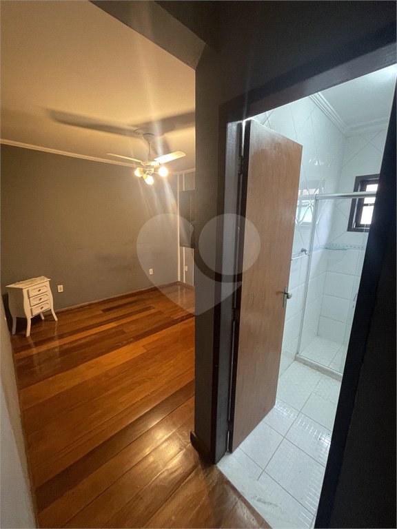 Casa à venda com 5 quartos, sendo 3 suítes, no condomínio Recanto das Palmeiras, Rio de Janeiro - RJ