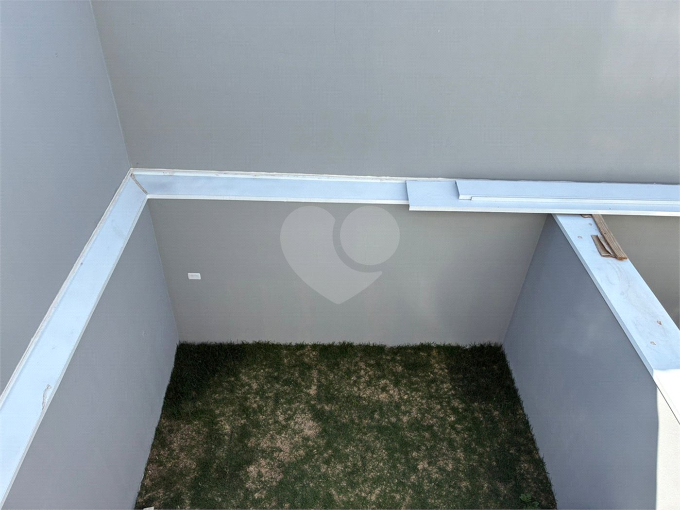 Sobrado à venda com 3 quartos, sendo 1 suíte,  em Calmon Viana, Poá, SP