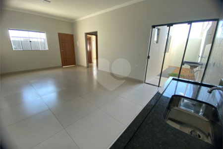 Casa à venda com 2 quartos, sendo 1 suíte, em Ipê, Três Lagoas, MS