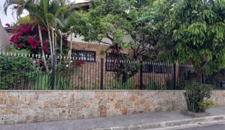 Casa Térrea à venda com 4 quartos, sendo 1 suíte,  em Parque Continental, São Paulo, SP