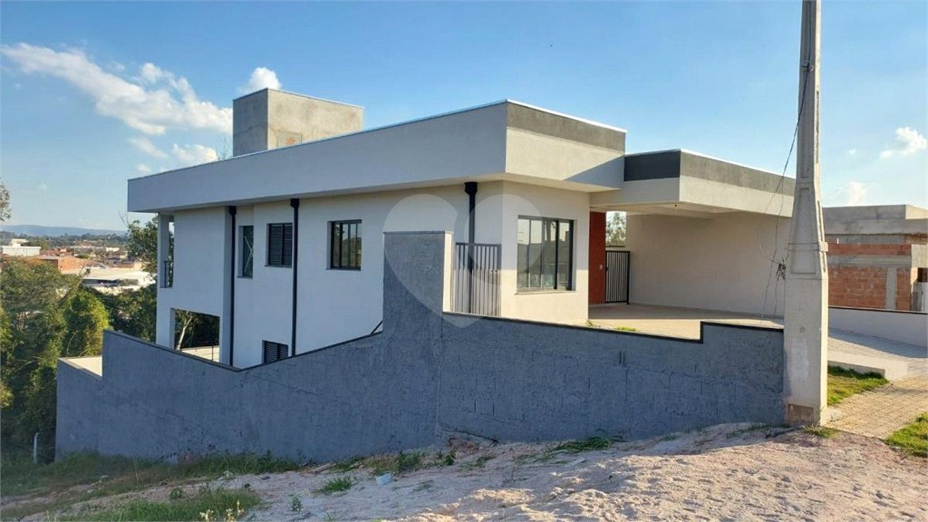 Casa à venda com 3 quartos, sendo 2 suítes, no condomínio Reserva dos Jatobás, Louveira - SP