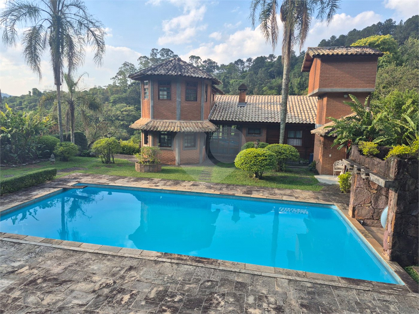 Casa à venda com 3 quartos, sendo 1 suíte, no condomínio Alpes da Cantareira, Mairiporã - SP