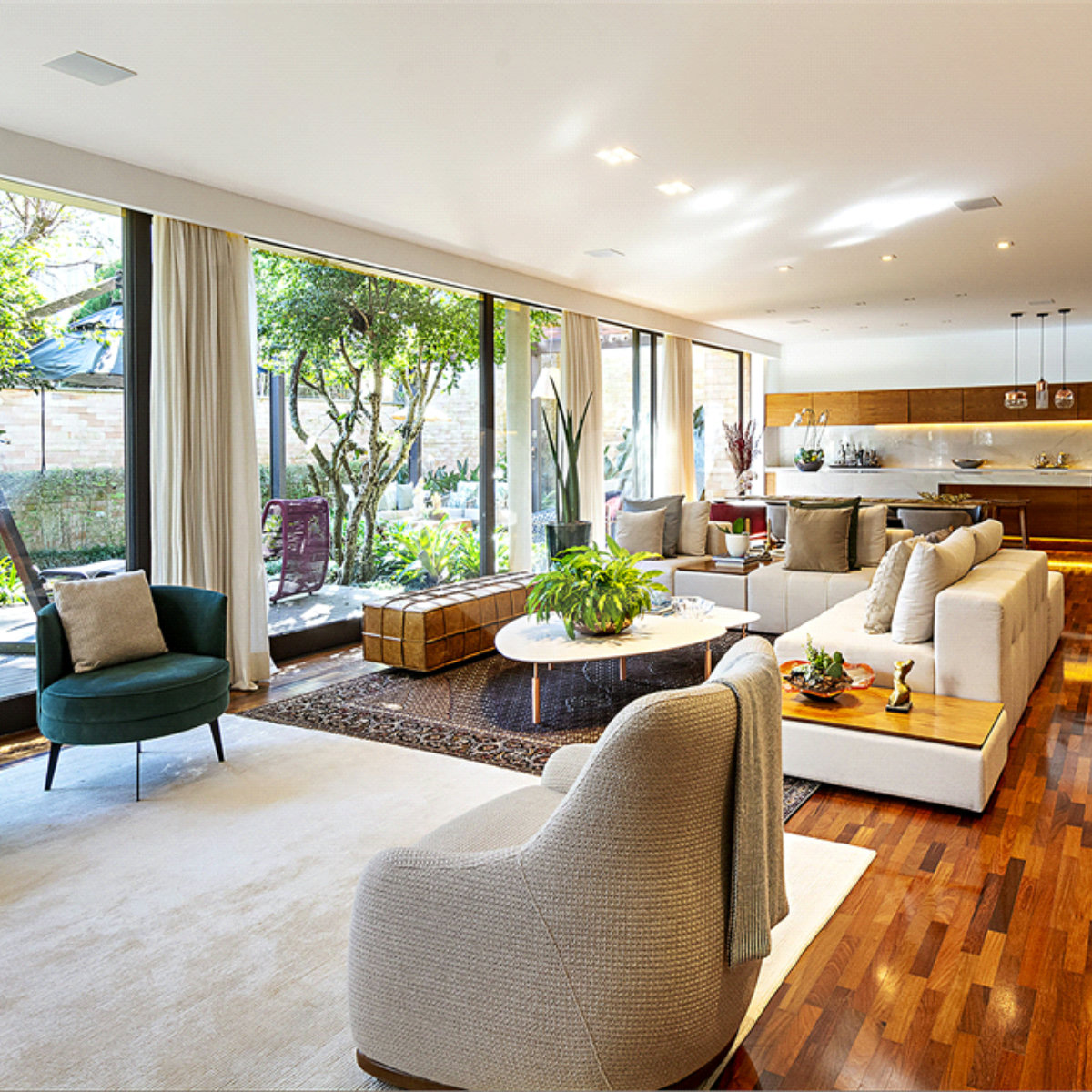 Casa à venda com 4 suítes no condomínio Vila Flora, São Paulo - SP
