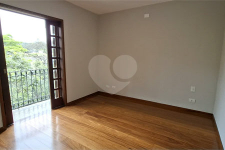 Casa à venda com 4 quartos, sendo 2 suítes,  em Jardim Marajoara, São Paulo, SP