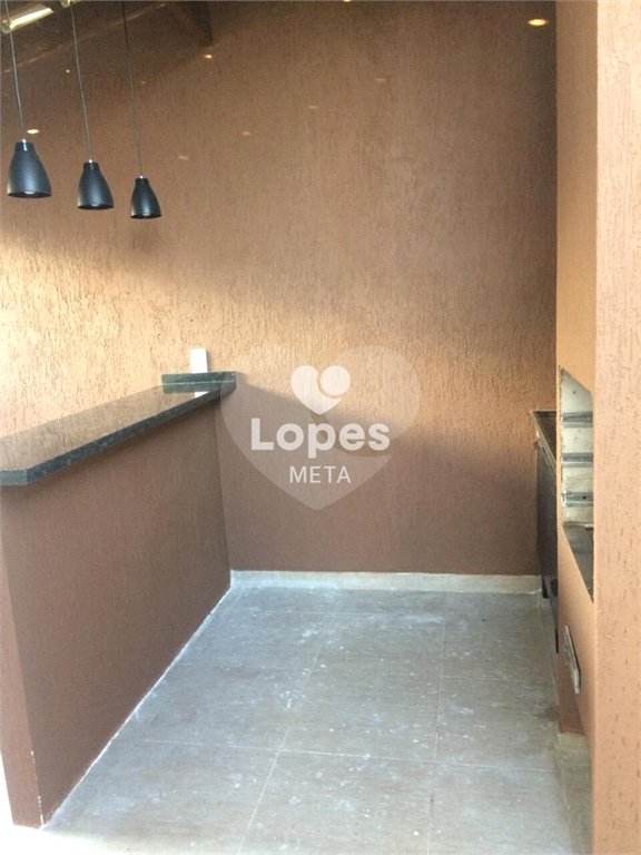 Casa à venda com 3 quartos, sendo 1 suíte, no condomínio Eldourado, São José dos Campos - SP