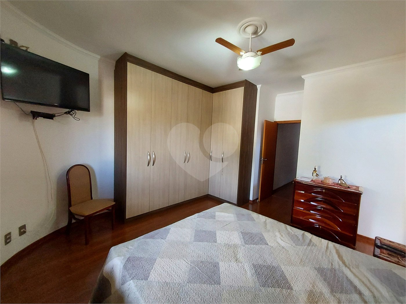 Casa à venda com 4 quartos, sendo 2 suítes, no condomínio Nascente do Jaraguá, Araraquara - SP