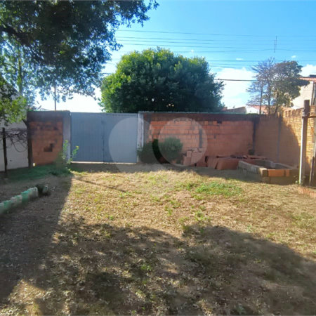 Terreno á venda no Jardim Tangara.