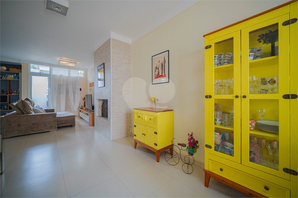 Casa à venda com 3 quartos, sendo 1 suíte,  no condomínio Queluz Vita - Casas, Cotia - SP