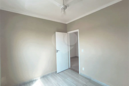 Casa com Suíte Master, Closet, Piscina e Espaço Gourmet Próxima ao Parque Ecológico- 03 quartos -com quintal