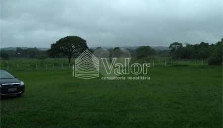 Chácara à venda com 3 quartos em Tibaia de São Fernando, São Carlos, SP