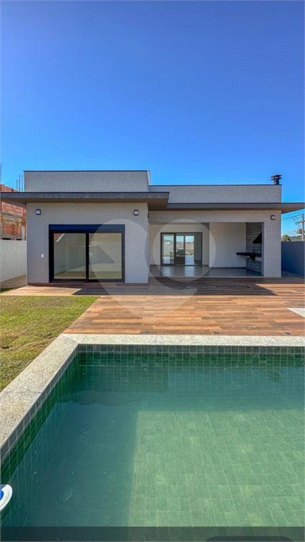 Casa à venda com 3 suítes no condomínio Shamballa 3, Atibaia - SP