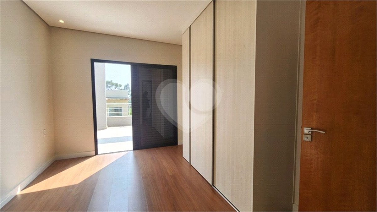 Casa à venda com 3 suítes no condomínio Vita Verdi, Valinhos - SP