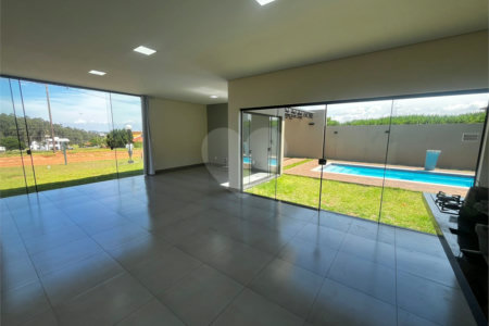 Casa à venda com 3 suítes em Terras de Santa Cristina Xiii Setor Marina, Paranapanema, SP