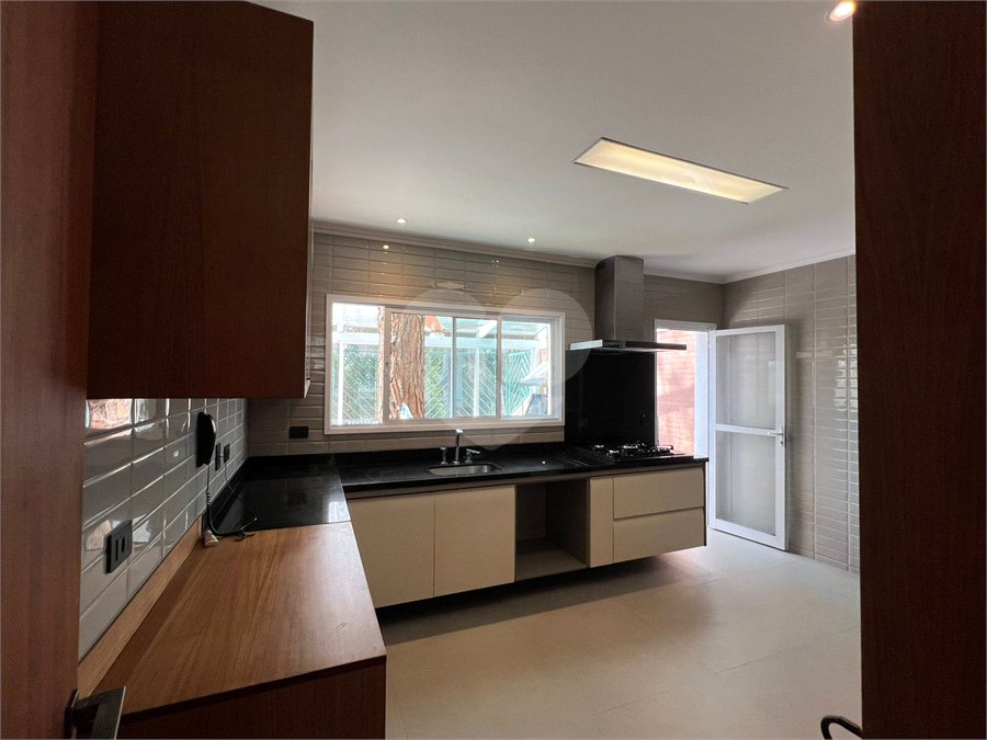 Casa para alugar com 3 quartos, sendo 1 suíte, no condomínio Res Villeneuve, São Paulo - SP