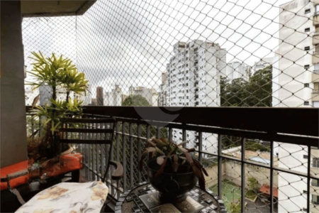 Apartamento à venda com 3 quartos, sendo 1 suíte,  em Vila Andrade, São Paulo, SP