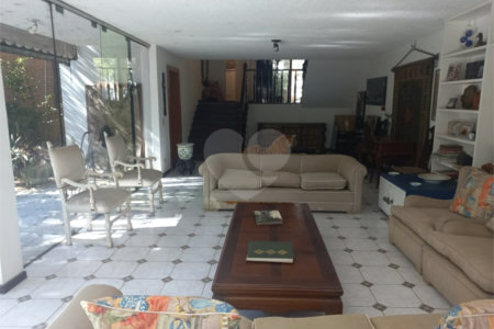 Casa à venda com 3 quartos, sendo 2 suítes, em Morumbi, São Paulo, SP