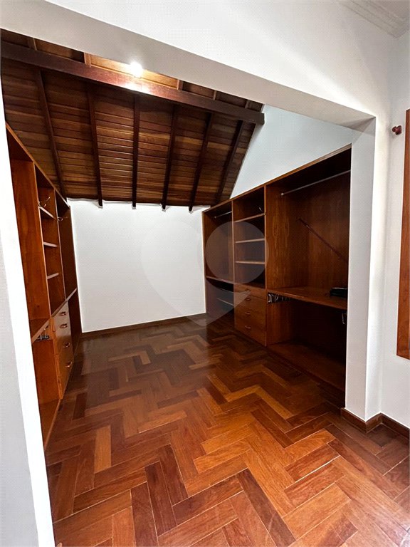 Casa à venda ou para alugar com 4 suítes no condomínio Vilaggio Monte Alegre, São Paulo - SP