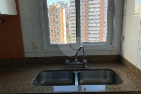 Apartamento à venda com 3 suítes em Vila Suzana, São Paulo, SP