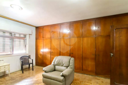 Sobrado à venda com 5 quartos, sendo 1 suíte, em Vila Monumento, São Paulo, SP