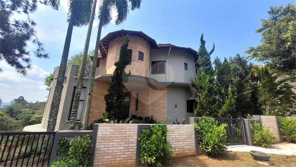Casa à venda ou para alugar com 4 quartos, sendo 2 suítes, no condomínio Cantareira, Mairiporã - SP