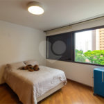 Apartamento à venda com 4 quartos, sendo 3 suítes, em Campo Belo, São Paulo, SP
