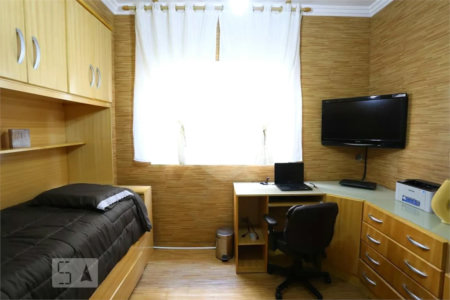 Sobrado à venda com 6 quartos, sendo 5 suítes, em Vila Paranaguá, São Paulo, SP