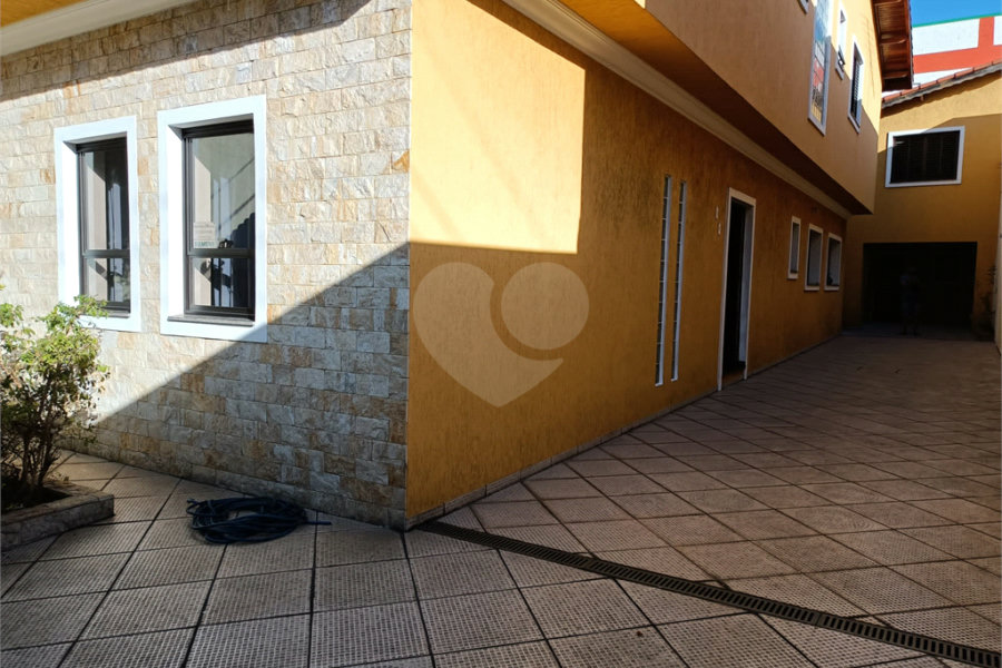 Sobrado à venda com 3 quartos, sendo 1 suíte, em Vila Paiva, São Paulo, SP