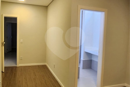 Casa à venda com 3 suítes no condomínio Terras de São Francisco, Vinhedo - SP
