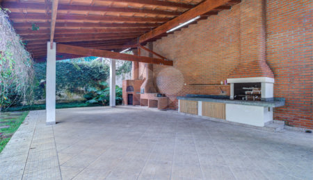 Sobrado à venda com 4 quartos, sendo 2 suítes,  em Interlagos, São Paulo, SP