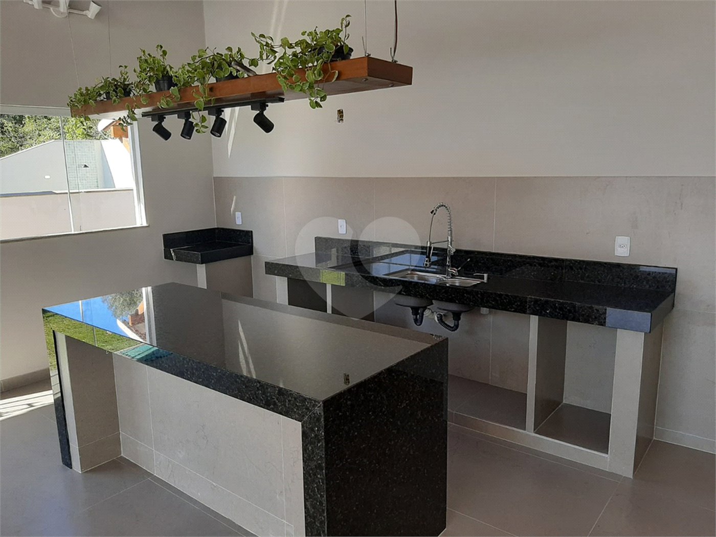 Terreno em condomínio à venda com 4 quartos, sendo 2 suítes,  em Caravelas, Armação dos Búzios, RJ