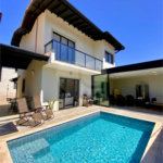Casa à venda com 3 quartos, sendo 2 suítes, no condomínio Residencial Marchant Buarque, Atibaia - SP