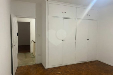 Sobrado à venda com 5 quartos, sendo 1 suíte, em Nova Piraju, São Paulo, SP